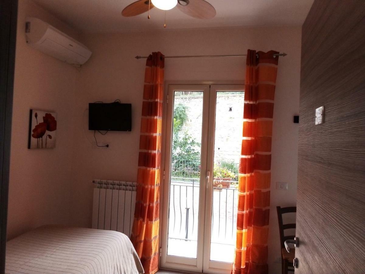 Bed & Breakfast Via Venezia Regalbuto Exterior photo